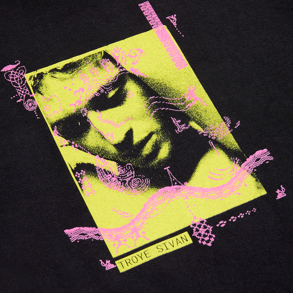 TS PHOTO TEE Close Up